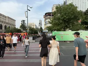 Đường hoa 2025 “Non sông gấm hoa, vui xuân thái hòa” Tết Ất Tỵ 25 ỦY BAN NHÂN DÂN THÀNH PHỐ HỒ CHÍ MINH TRUNG TÂM XÚC TIẾN THƯƠNG MẠI VÀ ĐẦU TƯ VietinBank Nâng giá trị cuộc sống SUNTORY PEPSICO Việt Nam Vietnam Airlines EXIMBANK SAIGONTOURIST HO CHI MINH CITY TOUR。（日本語訳）。フラワーロード2025「錦繍の山河、泰平の春を楽しむ」2025年乙巳のテト ホーチミン市人民委員会 貿易投資促進センター VietinBank 生活の価値を高める サントリーペプシコベトナム ベトナム航空 EXIMBANK サイゴンツーリスト ホーチミンシティツアー