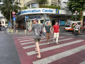 SAIGONTOURIST ĐƯỜNG NGUYEN HUE PHỐ ĐI BỘ ĐƯỜNG LÊ LỢI GA ĐIỆN NGẦM GA NHÀ HÁT THÀNH PHỐ LỮ HÀNH SAIGONTOURIST DANH HIỆU CƠ HỘI VÀNG THÀNH PHỐ HỒ CHÍ MINH QUYẾT TÂM NGHỈ Saigon.PT 1900 88 68 69 50TD-030.15。（日本語訳）。サイゴンツーリスト グエンフエ通り 歩行者天国 レロイ通り 地下鉄駅 市民劇場駅 サイゴンツーリスト旅行 称号 黄金の機会 ホーチミン市 決意 休憩 Saigon.PT 1900 88 68 69 50TD-030.15