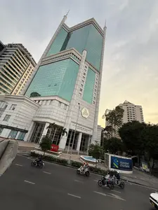 TRUNG TÂM THƯƠNG MẠI SAIGON。（日本語訳）。サイゴン・トレード・センター