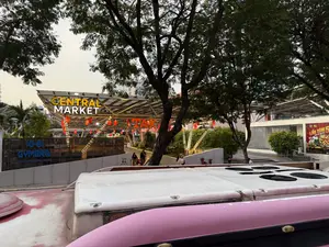 KHÔNG ƯA SALE KHÔNG CHÊ ĐỒ KÉO。PHẠM NGŨ LÃO。LẨU TÔM 5。CHÍNH GỐC BIÊN HÒA。（日本語訳）。セールは好まない、安物はけなさない。ファム・グー・ラオ。エビ鍋5。ビエンホア本家