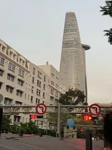 13。ĐIỂM ĐÓN。XE BUÝT SỐ。04 18 31 36。44 52 65 93。152。（日本語訳）。13。バス停。バス番号。04 18 31 36。44 52 65 93。152