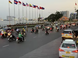 Đường Tôn Đức Thắng / Công viên Bến Bạch Đằng（トンドゥックタン通り / バクダン埠頭公園）