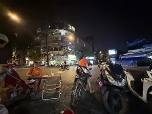 Ngọc Tiến CHỢ ĐÊM。（日本語訳）。ゴック・ティエン ナイトマーケット