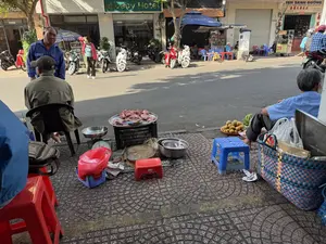 Nicecy Hotel。SỬA KHÓA - LÀM CHÌA TẠI NHÀ 0908. 68 44 77 0707. 68 44 77。ÁNH SANH ĐƯỜNG。CHUYÊN BÁN, THUỐC THÀNH PHẨM DƯỢC LIỆU DÂN TỘC。LY: ĐỊNH ĐÃO。15 YERSIN - P. CẦU ÔNG LÃNH - Q. 1。GP SỐ. 4905/HCM-ĐKKDD。ĐT, 028 3825 1809。TÀI LỘC。KHÔNG VỨT RÁC BỪA BÃI。GIỮ GÌN VỆ SINH CHUNG。CƠM BÌNH DÂN。CÁ KHO。THỊT KHO。CANH。XÀO。DUY TÂN。（日本語訳）。ナイシーホテル。出張鍵修理・合鍵作成 0908. 68 44 77 0707. 68 44 77。アイン・サイン・ドゥオン。専門販売、民族の生薬・既製薬品。LY: ディン・ダオ。1区カウオンラン坊イェルシン通り15番地。許可番号 4905/HCM-ĐKKDD。電話, 028 3825 1809。財運。ゴミのポイ捨て禁止。公共の衛生を保ちましょう。大衆食堂。魚の煮付け。肉の煮込み。スープ。炒め物。ズイ・タン