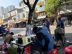 CON CÒ。GA。SỬ DỤNG CHO GÀ THỊT。THEO NGÀY TUỔI XUẤT CHUỒNG。25。CỬA HÀNG TẠP HÓA。CA。03。05。3,5。（日本語訳）。コウノトリ。鶏。食肉用鶏に使用。出荷日齢による。25。雑貨店。CA。03。05。3.5