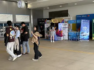 MÁY BÁN VÉ BÁN VÉ CÓ LIO Hoàn toàn miễn phí Tạo HƯỚNG DẪN MỞ THẺ & LIÊN KẾT TÀI KHOẢN VIKKI Vikki GO Đi Metro HƯỚNG DẪN NẠP TIỀN Sacombank HCMC METRO Tiên Phong kết nối thanh toán Cùng hành Trải Nghiệm Metro TẶNG 50k Khi mở thẻ Metro Pass qua App và Tại quầy Tap & Go 1800 5858 sacombank.com.vn。（日本語訳）。券売機 LIO付きチケット販売 完全無料 VIKKIカード開設＆アカウント連携ガイド Vikki GOでメトロに乗ろう チャージ方法ガイド Sacombank HCMC METRO 決済接続のパイオニア 共にメトロを体験 アプリまたは窓口でMetro Passカードを開設すると5万ドンをプレゼント タップ＆ゴー 1800 5858 sacombank.com.vn