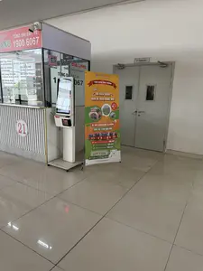 TỔNG ĐÀI ĐẶT VÉ: 1900 6067。BX Quy Nhơn Giờ xuất bến: 60p/chuyến, từ 17h00-21:00。BX Phan Thiết Giờ xuất bến: 60p/chuyến, từ 7h15-23h00。BX Tuy Hòa Giờ xuất bến: 60p/chuyến, từ 17h00 - 21h00。BX Đà Lạt Giờ xuất bến: 60p/chuyến, từ 6h45 - 23h55。BX An Nhơn Giờ xuất bến: 20h00。BX Mũi Né Giờ xuất bến: 60p/chuyến, từ 7h30-23h30。BX Long Xuyên Giờ xuất bến: 8h, 10h, 14h, 18h, 21h, 23h。BX Cần Thơ Giờ xuất bến: 60p/chuyến, từ 6h00 - 18h00。BX Ninh Sơn Giờ xuất bến: 9h00, 22h10, 23h00。BX Hồng Ngự Giờ xuất bến: 1h00, 12h00, 15h00, 23h00。PHỤC VỤ KHĂN LẠNH NƯỚC UỐNG, WIFI MIỄN PHÍ。FUTA Bus Lines。PHƯƠNG TRANG。CHẤT LƯỢNG LÀ DANH DỰ。TỔNG ĐÀI ĐẶT VÉ: 1900 6067。21。F1. THANG MÁY。TƯNG BỪNG KHAI TRƯƠNG。Tuyến: BX KIÊN GIANG BẾN XE MIỀN ĐÔNG MỚI。NGÀY KHAI TRƯƠNG 02-11 2024。XE VIP LIMOUSINE 34 PHÒNG。GIÁ VÉ: 230.000 VNĐ。TỔNG ĐÀI HỖ TRỢ VÀ CSKH: 1900 6067。TỔNG ĐÀI KIÊN GIANG: 1900 6916。TỔNG ĐÀI HÀNG HÓA: 1900 6767。Mua vé xe Phương Trang Online ngay trên。APP FUTA。www.futabus.vn。（日本語訳）。チケット予約コールセンター: 1900 6067。クイニョンバスターミナル 出発時間: 60分/便、17:00から21:00まで。ファンティエットバスターミナル 出発時間: 60分/便、7:15から23:00まで。トゥイホアバスターミナル 出発時間: 60分/便、17:00から21:00まで。ダラットバスターミナル 出発時間: 60分/便、6:45から23:55まで。アンニョンバスターミナル 出発時間: 20:00。ムイネーバスターミナル 出発時間: 60分/便、7:30から23:30まで。ロンシュエンバスターミナル 出発時間: 8時, 10時, 14時, 18時, 21時, 23時。カントーバスターミナル 出発時間: 60分/便、6:00から18:00まで。ニンソンバスターミナル 出発時間: 9:00, 22:10, 23:00。ホンングーバスターミナル 出発時間: 1:00, 12:00, 15:00, 23:00。冷たいおしぼり、飲料水、無料WIFIを提供。FUTAバスライン。フーンチャン。品質は名誉。チケット予約コールセンター: 1900 6067。21。F1. エレベーター。グランドオープン。路線: キエンザンバスターミナル - 新ミエンドンバスターミナル。開業日 2024年11月2日。VIPリムジンバス 34個室。運賃: 230,000 VND。サポート＆カスタマーケアコールセンター: 1900 6067。キエンザンコールセンター: 1900 6916。貨物コールセンター: 1900 6767。フーンチャンバスのチケットをオンラインですぐに購入。FUTAアプリで。www.futabus.vn