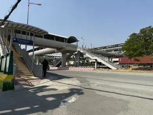 Đại Học Quốc Gia。（日本語訳）。国家大学