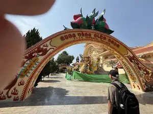 CUNG VÀNG ĐIỆN NGỌC。（日本語訳）。黄金の宮殿、玉の殿堂