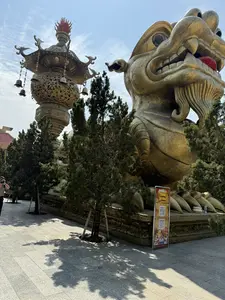 TƯỢNG KỲ HỮU。thể hiện quyền năng, sức mạnh。Mời bạn quét mã để khám phá công trình này。gọi tổng đài。1900 636 779 - 0866 044 779。（日本語訳）。貔貅の像。権威と力を表す。コードをスキャンして、この作品をご覧ください。コールセンター。1900 636 779 - 0866 044 779