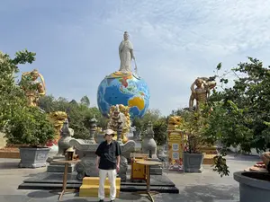 TRUNG QUỐC。VIỆT NAM。LÀO。CAMPUCHIA。THÁI LAN。ẤN ĐỘ。ĐẠI DƯƠNG。ĐẠI NAM QUỐC TỰ。QUẢNG TRƯỜNG PHẬT ĐỊA MẪU。Hoặc thuyền duyên cúng dường xây dựng。Để tìm hiểu thêm về các công trình。Scan mã QR để tìm hiểu thêm về các công trình。1900 636 787 - 0914 345 789。daidencanh.com。（日本語訳）。中国。ベトナム。ラオス。カンボジア。タイ。インド。大洋。大南國寺。仏地母広場。または建設のための寄進・奉納。各工事についてさらに詳しく知るには。QRコードをスキャンして各工事についてさらに詳しく知る。1900 636 787 - 0914 345 789。daidencanh.com