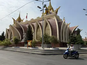 SỞ VĂN HOÁ, THỂ THAO VÀ DU LỊCH。BẢO TÀNG VĂN HÓA KHMER。VẬT MÔN。（日本語訳）。文化・スポーツ・観光局。クメール文化博物館。品目