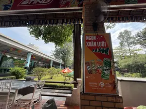 STING. HỒNG SÂM. NHÂN SÂM. NGON XOẮN LƯỠI AAAH。MIRINDA VỊ XÁ XỊ. MIRINDA VỊ DA ME. MIRINDA HƯƠNG CAM. MIRINDA VỊ SODA KEM. SUNTORY PEPSICO. LIÊN MINH TÁI CHẾ BAO BÌ VIỆT NAM. TỰ HÀO LÀ THÀNH VIÊN. BIỂN TIÊN ĐỒNG - NGỌC NỮ. RỘNG 1000 M. 1900 636 787. CÔNG VIÊN NƯỚC. TINH KHIẾT.。（日本語訳）。STING。紅参。人参。舌がねじれるほど美味しい、ああ。ミリンダ サルサパリラ味。ミリンダ タマリンド味。ミリンダ オレンジフレーバー。ミリンダ クリームソーダ味。サントリーペプシコ。ベトナム包装リサイクル連盟。メンバーであることを誇りに思います。ティエンドン - ゴックヌービーチ。幅1000 M。1900 636 787。ウォーターパーク。純粋。