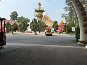 NON SÔNG VIỆT NAM MÃI ĐẸP KỸ THUẬT ĐIỆN BIỂN TIÊN ĐỒNG NGỌC NỮ NGUY HIỂM CẤM MỞ KHU DU LỊCH SUỐI TIÊN。（日本語訳）。ベトナムの山河は永遠に美しい 電気技術 仙人の海 金童玉女 危険 開けるな スイティエン観光区