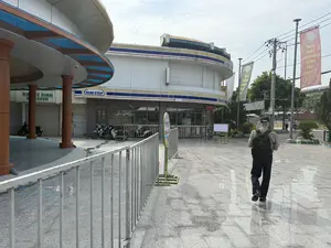 NHÀ VỆ SINH。TRẠM DỪNG NGHỈ CHÂN CHO TÀI XẾ ĐƯỜNG DÀI。PHÒNG VỆ SINH CÔNG CỘNG。TOP 100 THƯƠNG HIỆU UY TÍN VIỆT NAM。LỄ HỘI LÀNG YÊN PHỤ。Thegioiso365。（日本語訳）。トイレ。長距離ドライバーのための休憩所。公衆トイレ。ベトナムの信頼できるブランドトップ100。イエンフー村祭り。Thegioiso365