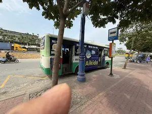 ĐIỂM DỪNG XE BUÝT XE BUÝT PHÚ TÚC 60 SUỐI TIÊN 60H.1 TÂN HIỆP - SUỐI TIÊN GIA GIÂY TRÀNG BOM - TRỊ AN - HỒ NAI Mát quá MIẾNG DÁN HẠ SỐT。（日本語訳）。バス停 フートゥックバス 60番 スイティエン 60H.1番 タンヒエップ - スイティエン ザーザイ チャンボム - チーアン - ホーナイ 涼しいなあ 解熱シート