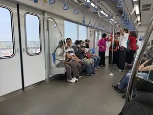 Suối Tiên. Tay nắm cửa khẩn cấp. Không được sử dụng trong trường hợp không cần thiết.。（日本語訳）。スイティエン。非常用ドアハンドル。不必要な場合は使用しないでください。