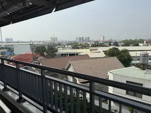 NGỌC BÌNH。TRUNG TÂM BẢO HÀNH BẢO DƯỠNG SỬA CHỮA Ô TÔ。RinVũ AUTO。TÂN Á ĐẠI THÀNH。（日本語訳）。ゴック・ビン。自動車保証・メンテナンス・修理センター。RinVũオート。タン・ア・ダイ・タイン