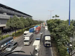 NỘI THẤT LÀM GIA 56S-4572 SONG TRIEU CO.,LTD ISUZU 51C-210.03 THACO AUMAN 50H-014.31。（日本語訳）。ラムザー内装 56S-4572 ソンチエウ有限会社 いすゞ 51C-210.03 THACO AUMAN 50H-014.31