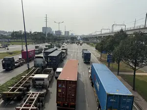 Xa lộ Hà Nội và Tuyến Metro số 1 (Bến Thành - Suối Tiên)（ハノイ高速道路とホーチミンメトロ1号線 / ホーチミン市）