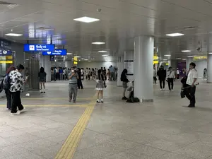 Quầy vé。Thông tin。Chỉ cần 1 chạm, tran。（日本語訳）。チケット売り場。案内。ワンタッチで、tran