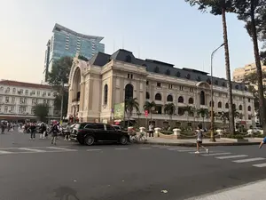 À Ố SHOW Kỷ niệm 10 năm CẤM TỤ TẬP BUÔN BÁN。（日本語訳）。アーオーショー 10周年記念 集会・商売禁止