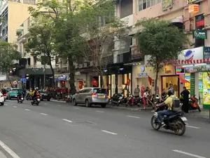 Mẹ quán VIETNAM Dong Khoi Ben Nghe lam VIET。（日本語訳）。メー・クアン・ベトナム ドンコイ ベンゲー ラム・ベット