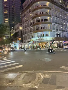 KHÁCH SẠN HƯƠNG SEN。（日本語訳）。フーンセンホテル