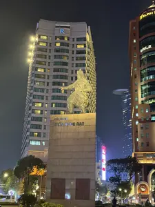 Tượng đài Trần Hưng Đạo（チャン・フン・ダオ像）