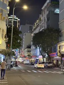 CAFÉ。SUN WAH。HƯƠNG SEN HOTEL。KHÁCH SẠN HƯƠNG SEN。HOTEL SAO NAM。THE MYST SAIGON。MASSAGE VẬT LÝ TRỊ LIỆU。028.38291515。VUI LÒNG GỌI XE TẠI GÓC MÊ LINH CẢM ƠN。51B-254.87。51H 929.14。（日本語訳）。カフェ。サンワ。フオンセンホテル。フオンセンホテル。サオナムホテル。ザ・ミスト・サイゴン。物理療法マッサージ。028.38291515。メーリンの角で車をお呼びください。ありがとうございます。51B-254.87。51H 929.14