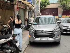 KÍNH LIÊN。THU ĐỔI NGOẠI TỆ。Hà Nội。ĐỔI NGOẠI TỆ SỐ 59B。51H-655.21。SH mode。59-X3 479.23。（日本語訳）。キン・リエン。外貨両替。ハノイ。59B番 外貨両替。51H-655.21。SH mode。59-X3 479.23