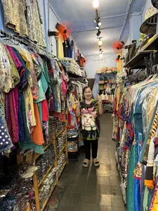 ĐI ĐÂU ĐÓ SÀI GÒN。（日本語訳）。サイゴンのどこかへ