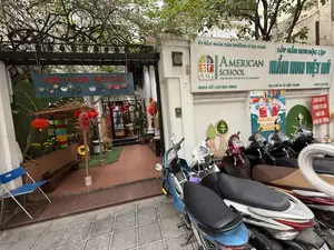 ỦY BAN NHÂN DÂN PHƯỜNG LÊ ĐẠI HÀNH。LỚP MẦM NON ĐỘC LẬP。MẦM NON VIỆT MỸ。QĐCP SỐ: 145/QĐ-UBND。ĐỊA CHỈ: 55 TÔ HIẾN THÀNH。ĐT: 077 228 1778。Sản phẩm。hệ thống mầm non cao cấp。CHÁO ĐẬU CÁ。TRỨNG VỊT LỘN NGẢI CỨU。BÁNH MỲ TRỨNG。（日本語訳）。レ・ダイ・ハイン坊人民委員会。独立幼児クラス。ベトナム・アメリカ幼児園。設立許可決定番号: 145/QĐ-UBND。住所: 55 トー・ヒエン・タイン通り。電話: 077 228 1778。商品。高級幼児教育システム。魚と豆のお粥。ヨモギとホビロン。卵バインミー