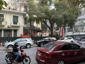 TOÀN DÂN TÍCH CỰC HƯỞNG ỨNG VÀ CHẤP HÀNH NGHIÊM CÁC QUY ĐỊNH CỦA LUẬT QUẢN LÝ, SỬ DỤNG VŨ KHÍ, VẬT LIỆU NỔ, CÔNG CỤ HỖ TRỢ SỐ 42/... VÀ NGHỊ ĐỊNH SỐ 137/2020/NĐ-CP VỀ QUẢN LÝ, SỬ DỤNG PHÁO。Chúc mừng năm mới 2025。QUÁN NĂM TRUNG。92 TÔ HIẾN THÀNH。ĐT: 0973815498。KHU VỰC XE CƠ QUAN。36A-317.00。（日本語訳）。全国民は、武器、爆発物、補助具の管理・使用に関する法律第42号/...および花火の管理・使用に関する政令第137/2020/NĐ-CP号の規定に積極的に応じ、厳格に遵守してください。2025年、新年あけましておめでとうございます。ナム・チュン食堂。トー・ヒエン・タイン通り92番地。電話: 0973815498。機関車両エリア。36A-317.00