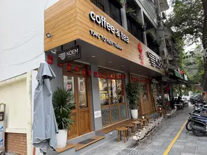 TÔ HIẾN THÀNH。BẠN VUI LÒNG KHOÁ XE VÀ BẢO QUẢN ĐỒ CÁ NHÂN CẨN THẬN NHÉ。HA NOI。（日本語訳）。トー・ヒエン・タイン。バイク/車に鍵をかけ、私物はご自身で大切に保管してくださいね。ハノイ