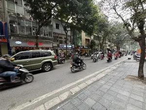 Office Coffee 1991。ĐC: 22 Nguyễn Đình Chiểu, Lê Đại Hành, Hà Nội。ĐT: 0888.769.191-0979.614.222。GGUT。Café Nhân。DÁN XE MÁY。ÉP BIỂN。BỌC YÊN。50.000。（日本語訳）。Office Coffee 1991。住所：ハノイ市レ・ダイ・ハイン区グエン・ディン・チエウ22。電話：0888.769.191-0979.614.222。GGUT。カフェ・ニャン。バイクのステッカー貼り。ナンバープレートプレス。サドル張り替え。50,000