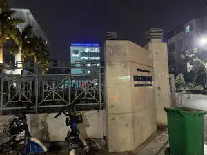 ĐẠI HỌC XÂY DỰNG HÀ NỘI。BỘ GIÁO DỤC VÀ ĐÀO TẠO。TNGO。TN。TRI NAM GROUP。（日本語訳）。ハノイ建設大学。教育訓練省。TNGO。TN。TRI NAM GROUP