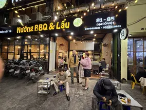 Nướng BBQ & Lẩu, 81-85 ĐẠI CỒ VIỆT（焼肉BBQと鍋の店 / ハノイ・大瞿越通り81-85番地）