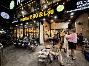 Nướng BBQ & Lẩu / 81 Đại Cồ Việt（焼肉・鍋料理店 / ハノイ・ダイコーベト通り81番地）