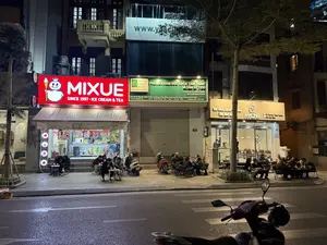 MIXUE / Lẩu Bò Nhúng Dấm, 55-57D Lê Đại Hành（ミーシューと牛肉の酢しゃぶ鍋店 / ハノイ市ハイバーチュン区レダイハン通り55-57D番地）。TRUNG TÂM PHÁT TRIỂN CÔNG NGHỆ VÀ CHĂM SÓC SỨC KHỎE CỘNG ĐỒNG（技術開発・地域保健センター）