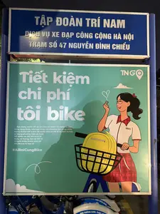 TẬP ĐOÀN TRÍ NAM。DỊCH VỤ XE ĐẠP CÔNG CỘNG HÀ NỘI。TRẠM SỐ 47 NGUYỄN ĐÌNH CHIỂU。TNGO。Tiết kiệm chi phí tôi bike。Bạn đang muốn tối ưu chi tiêu cá nhân。Sử dụng xe đạp công cộng (hoặc kết hợp cùng các phương tiện công cộng khác) có thể tiết kiệm rất nhiều tiền so với đi xe dịch vụ hay sử dụng phương tiện cá nhân.。Với nhiều ưu đãi khi mua vé ngày, vé tháng, bạn có thể di chuyển khắp thành phố với chi phí cực kì hợp lý。#AiRoiCungBike。INGO。Kết nối giao thông。Môi trường xanh. Cuộc sống khỏe。（日本語訳）。チーナムグループ。ハノイ公共自転車サービス。47番グエン・ディン・チエウ停留所。TNGO。コストを節約、私は自転車に乗る。個人の支出を最適化したいですか。公共自転車を利用する（または他の公共交通機関と組み合わせる）ことで、配車サービスや自家用車を利用する場合に比べて、多くのお金を節約できます。1日券や1ヶ月券を購入すると多くの特典があり、非常にリーズナブルな費用で市内を移動できます。#誰もが自転車に乗る。INGO。交通を繋ぐ。グリーンな環境。健康な生活。