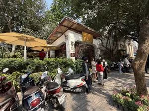 QUÁN ĂN NGON。Garden。70。29-K1。094.26。TOPCOM。（日本語訳）。美味しいレストラン。ガーデン。70。29-K1。094.26。トップコム