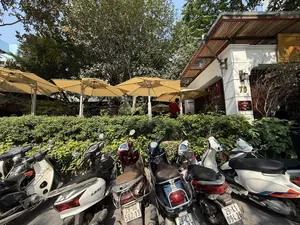 70 NGON HÀ NỘI - HỒ CHÍ MINH 29-D2 587.13 29-C1 29-K1 094.26。（日本語訳）。70 美味しい ハノイ - ホーチミン 29-D2 587.13 29-C1 29-K1 094.26