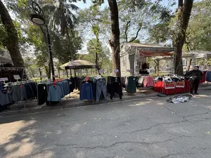 150.000 / 1 cái ÁO Giữ nhiệt 100.000 / 1 cái 150.000 Ô QUANG CHIẾN Đt/ Zalo: 0836 430 1838 QUANG CHIẾN 130.000 Quần DA 170 / cái SÁT NÁCH 80.000 100.000 / 1 cái ỦY BAN NHÂN DÂN QUẬN HAI BÀ TRƯNG HỘI CHỢ XUÂN ẤT TỴ 2025 250.000 70.000đ TẤT DỆT KIM XUẤT KHẨU GIÁ KHUYẾN MÃI。（日本語訳）。150,000 / 保温シャツ1枚 100,000 / 1枚 150,000 クアン・チエン 電話/ Zalo: 0836 430 1838 クアン・チエン 130,000 レザーパンツ 170 / 1枚 ノースリーブ 80,000 100,000 / 1枚 ハイバーチュン区人民委員会 2025年乙巳年 春の市 250,000 70,000ドン 輸出用ニット靴下 セール価格