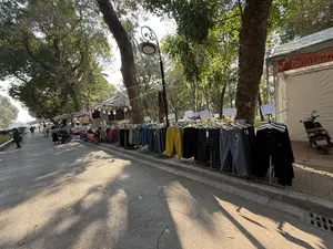 UỶ BAN HỘI CHỢ。10。Quần nỉ nam 120k。QUẦN NỈ 150k。Quần Nam 120k。Xả Hàng 120k。29-C1 268.65。（日本語訳）。フェア委員会。10。男性用フリースパンツ 120k。フリースパンツ 150k。男性用パンツ 120k。在庫一掃 120k。29-C1 268.65