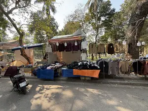 UỶ BAN NHÂN DÂN QUẬN HAI BÀ TRƯNG。HỘI CHỢ XUÂN ẤT TỴ 2025。AN TIEN。0975 523 285。Giữ Nhiệt Nam 100%。29-K2。023.06。（日本語訳）。ハイバーチュン区人民委員会。2025年乙巳春の市。AN TIEN。0975 523 285。保温 男性 100%。29-K2。023.06