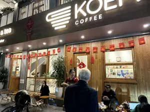 Tết Sum Vầy Xuân An Vui Tết HÀNH。（日本語訳）。団らんのテト、安らかで楽しい春、HÀNHのテト