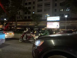 DAEHA。OFFICE & SERVICED APARTMENTS。FOR LEASE。Hotline: 093 831 5000。EDO。EXQUISITE。JAPANESE。VF e34。（日本語訳）。デハ。オフィス＆サービスアパートメント。賃貸。ホットライン: 093 831 5000。江戸。極上の。日本料理。VF e34