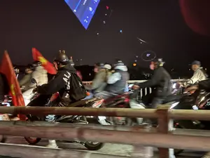 Cầu Chương Dương (チュオンズオン橋)