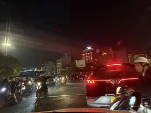 HOÀNG CƯỜNG XE HỢP ĐỒNG VINFAST。（日本語訳）。ホアン・クオン 契約車 ビンファスト